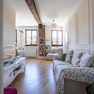 & Modern Apt W/ Netflix-amazon Prime Apartment