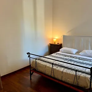 House Maximo At Colosseum , Rome Italy